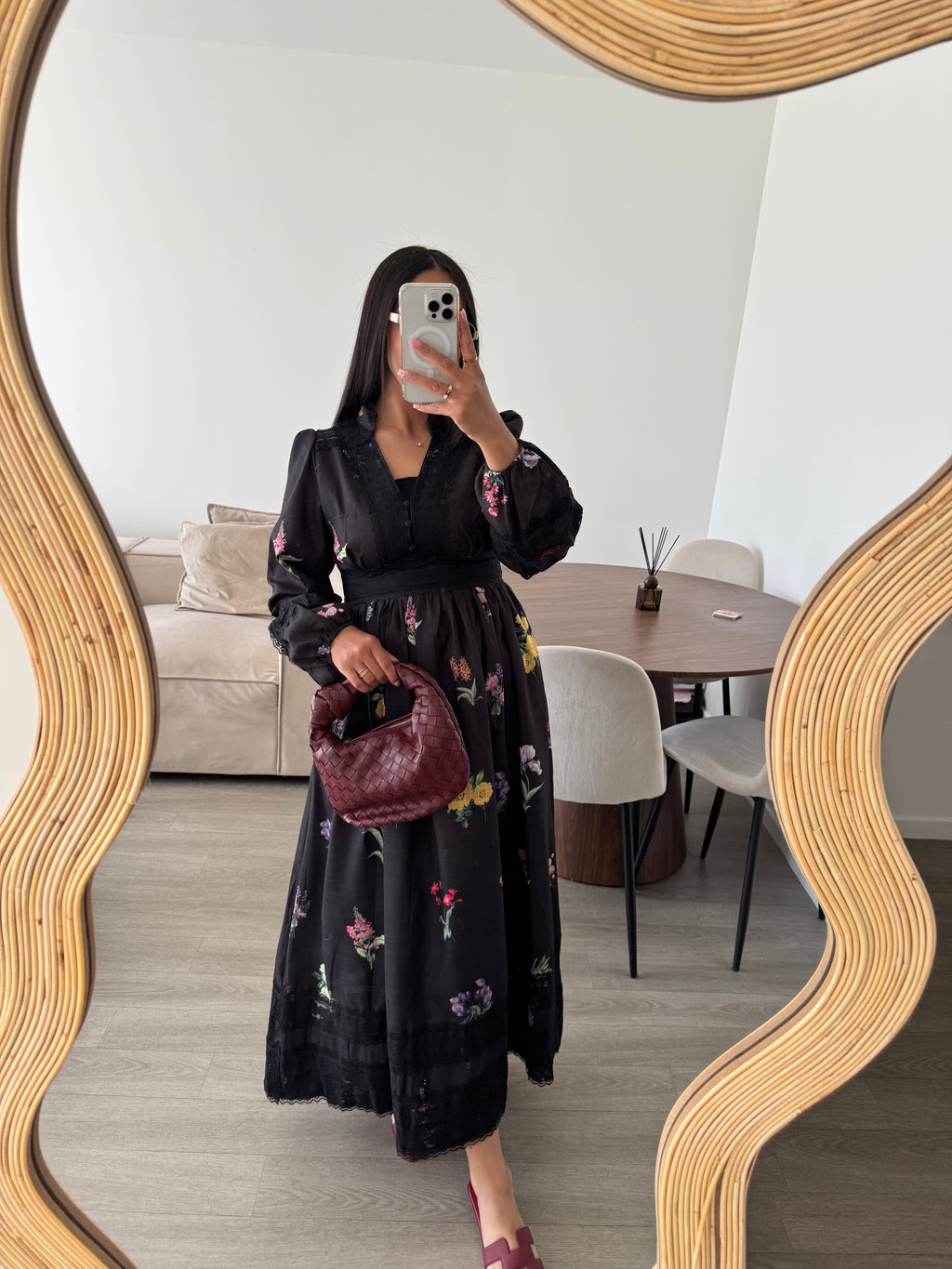 Robe logue noir a fleurs