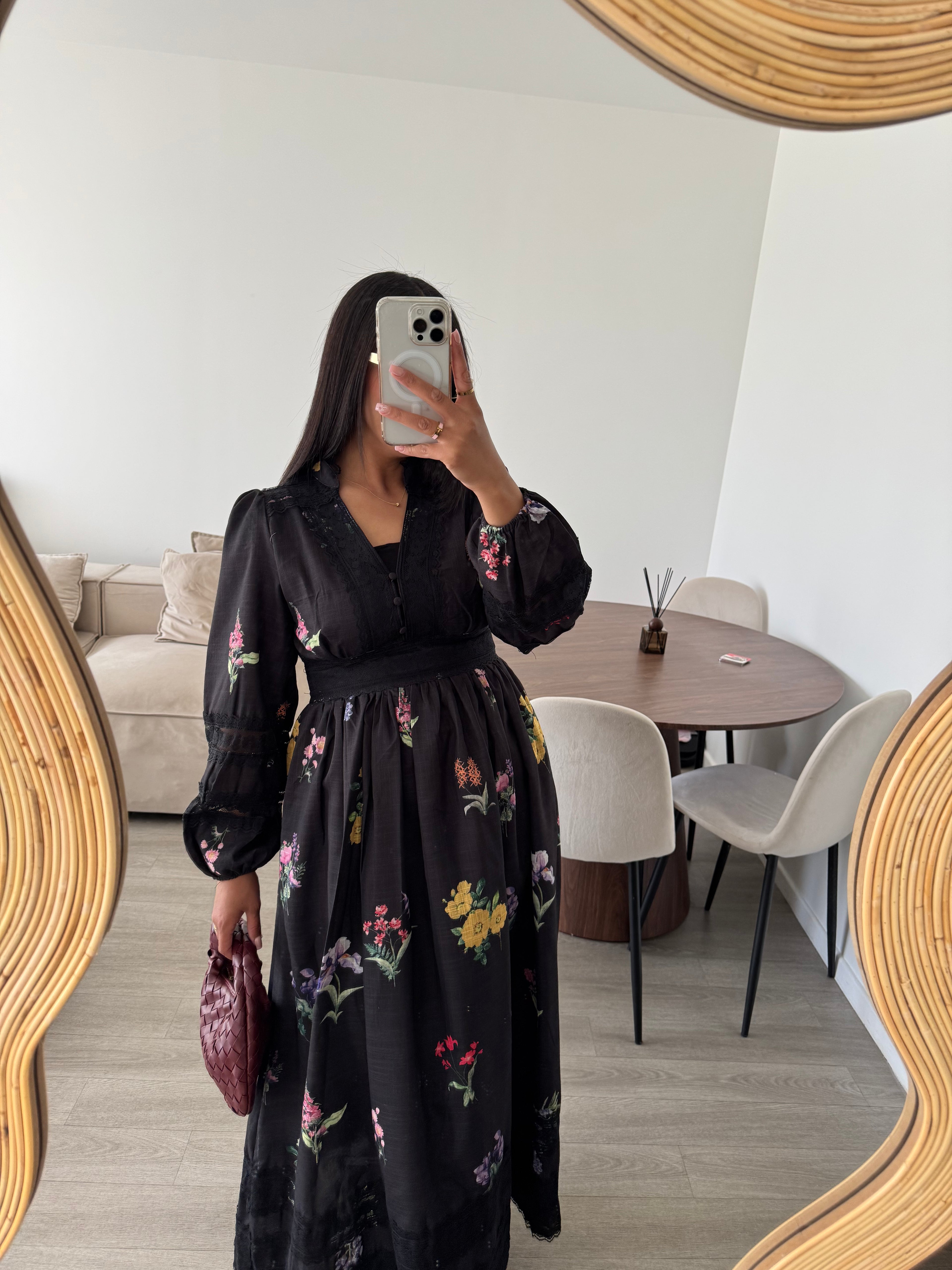 Robe logue noir a fleurs