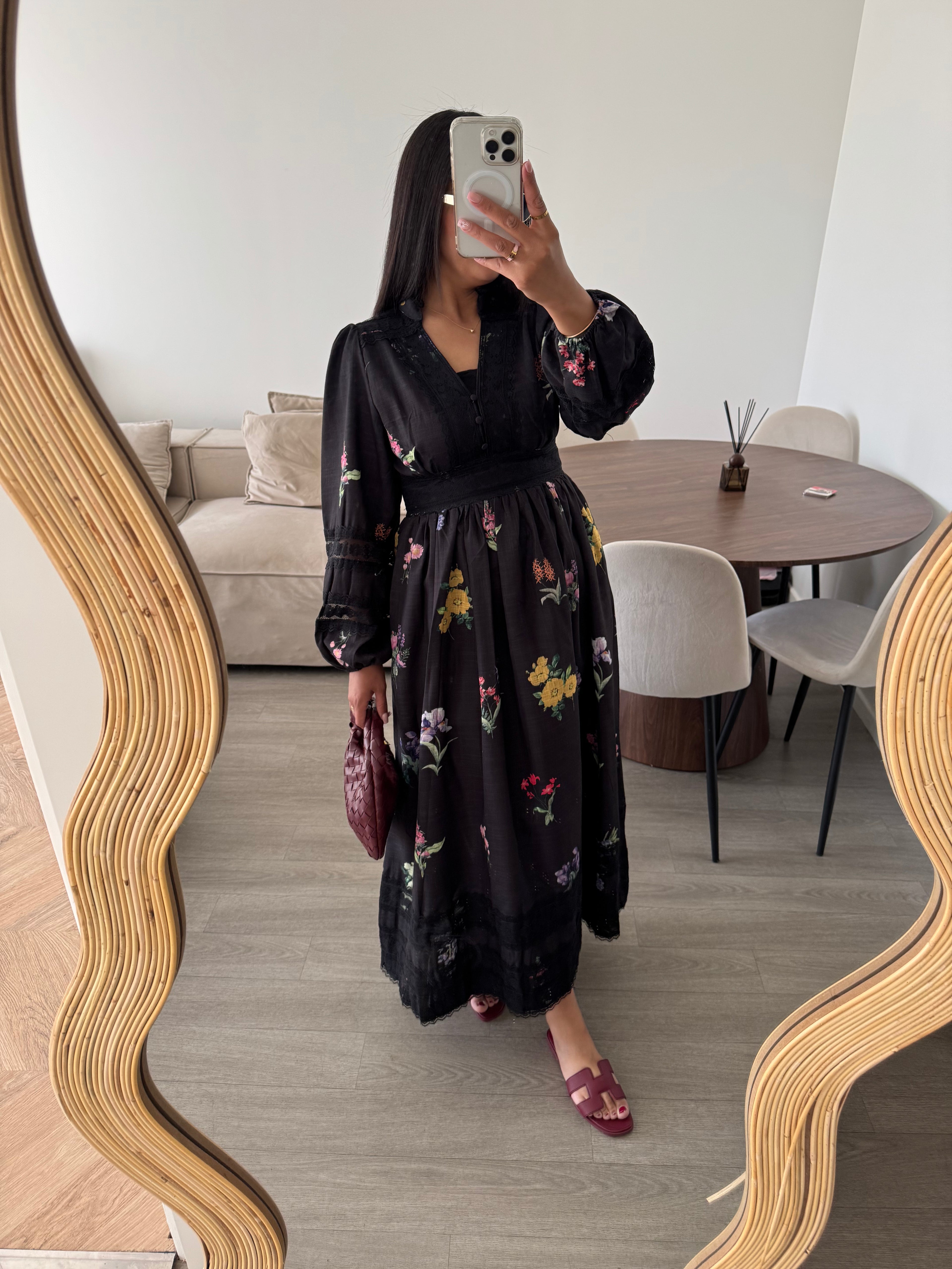 Robe logue noir a fleurs